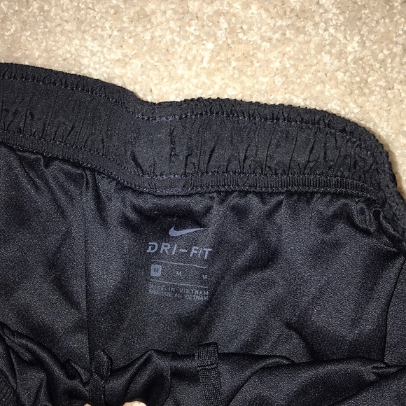 Black Nike shorts - Picture 2 of 2